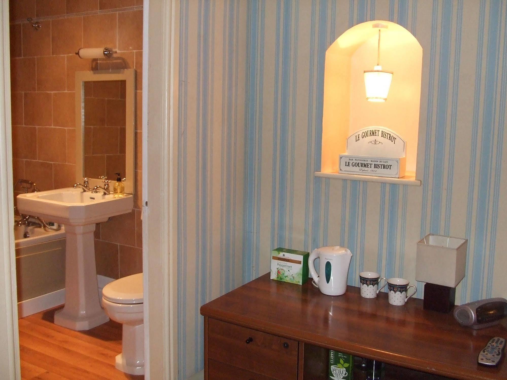Roseview B&B Rhyl Buitenkant foto